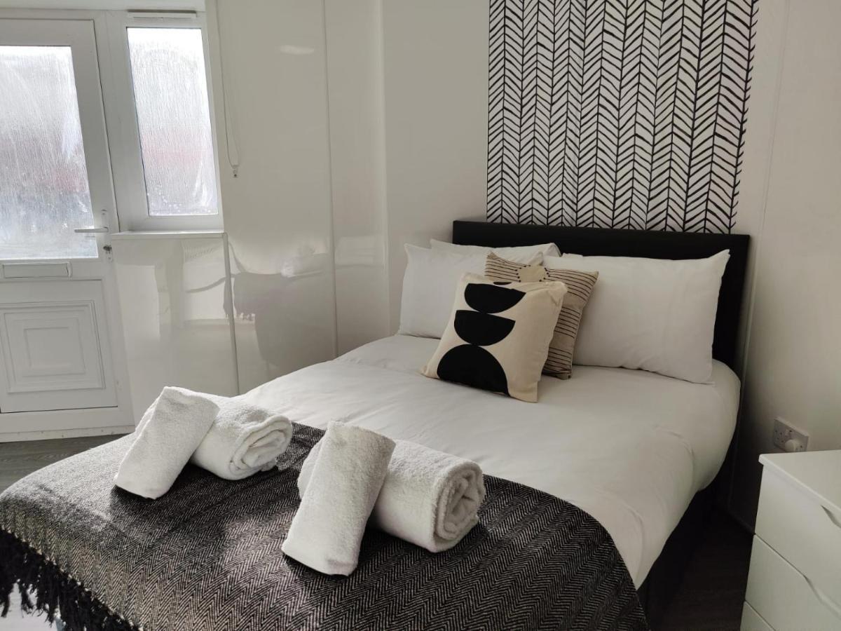 Double Ensuite Rooms สวอนซี ภายนอก รูปภาพ